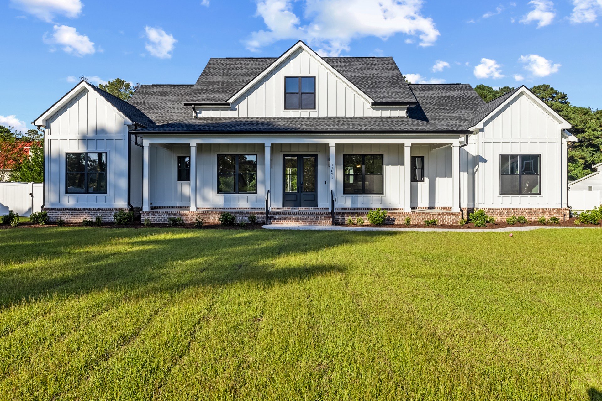 11021 Lee Circle — board-and-batten modern farmhouse in Murrells Inlet